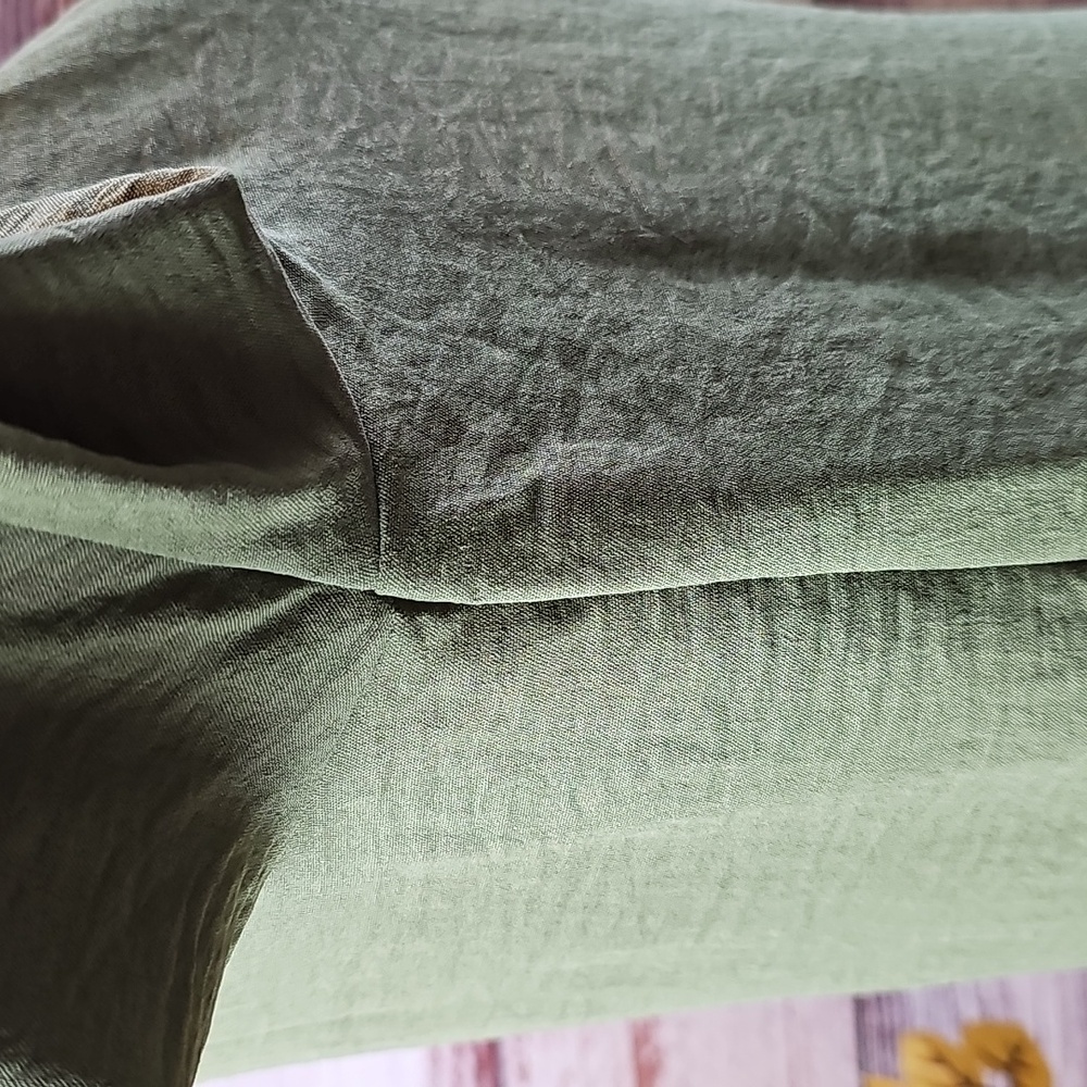 NWT NAIF DARK OLIVE GREEN 3/4 SLEEVE PULLOVER V NECK BLOUSE TOP - Picture 4 of 13